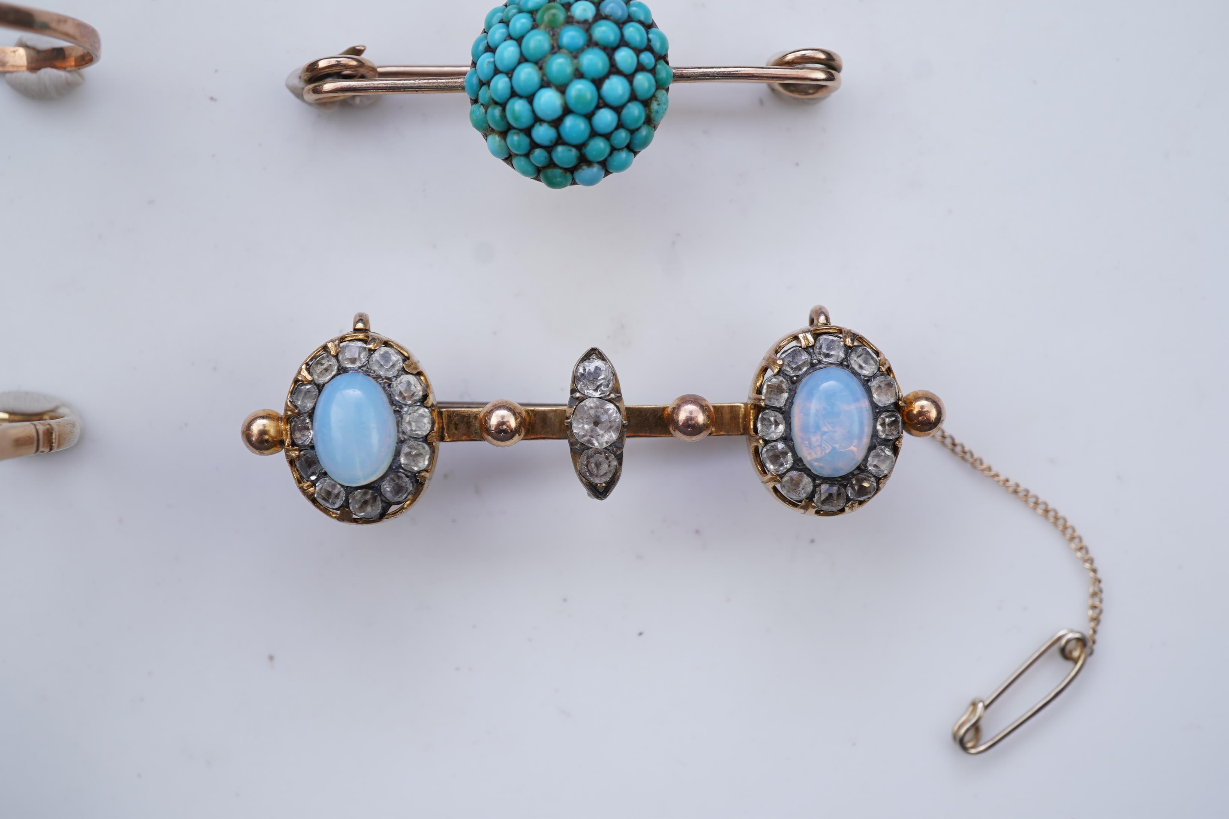 A collection of jewellery